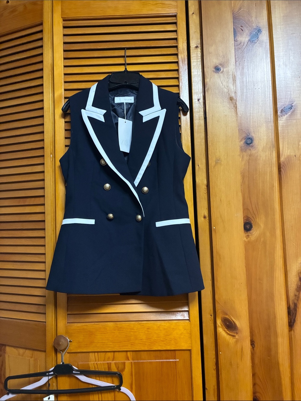 Zara Sleeveless Navy Blazer Vest with White Trim length 27”pit to pit 20”